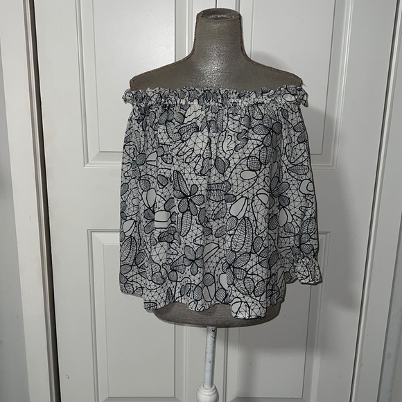 isolda Tops - Isolde white and black silk blouse, size 6